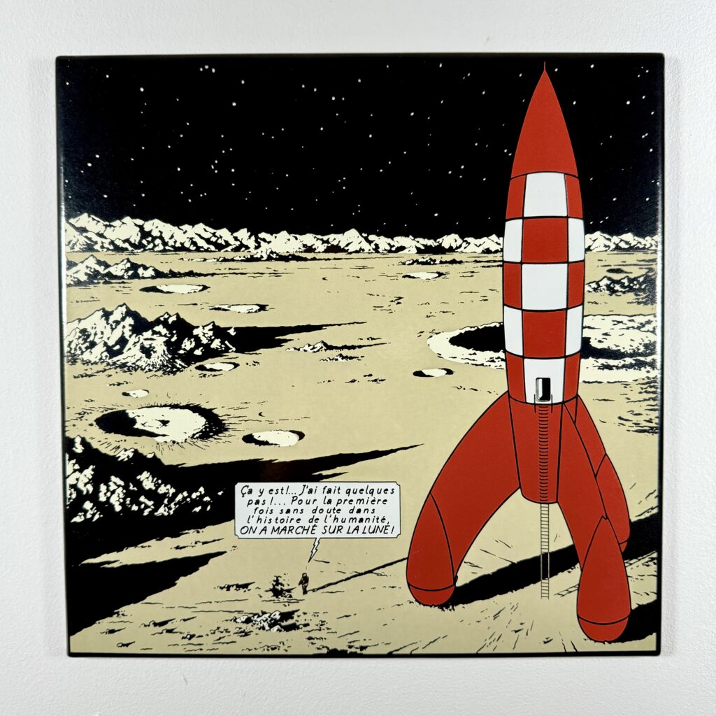 Figurine family - Tintin plaque émaillée lune - Emaillerie Belges