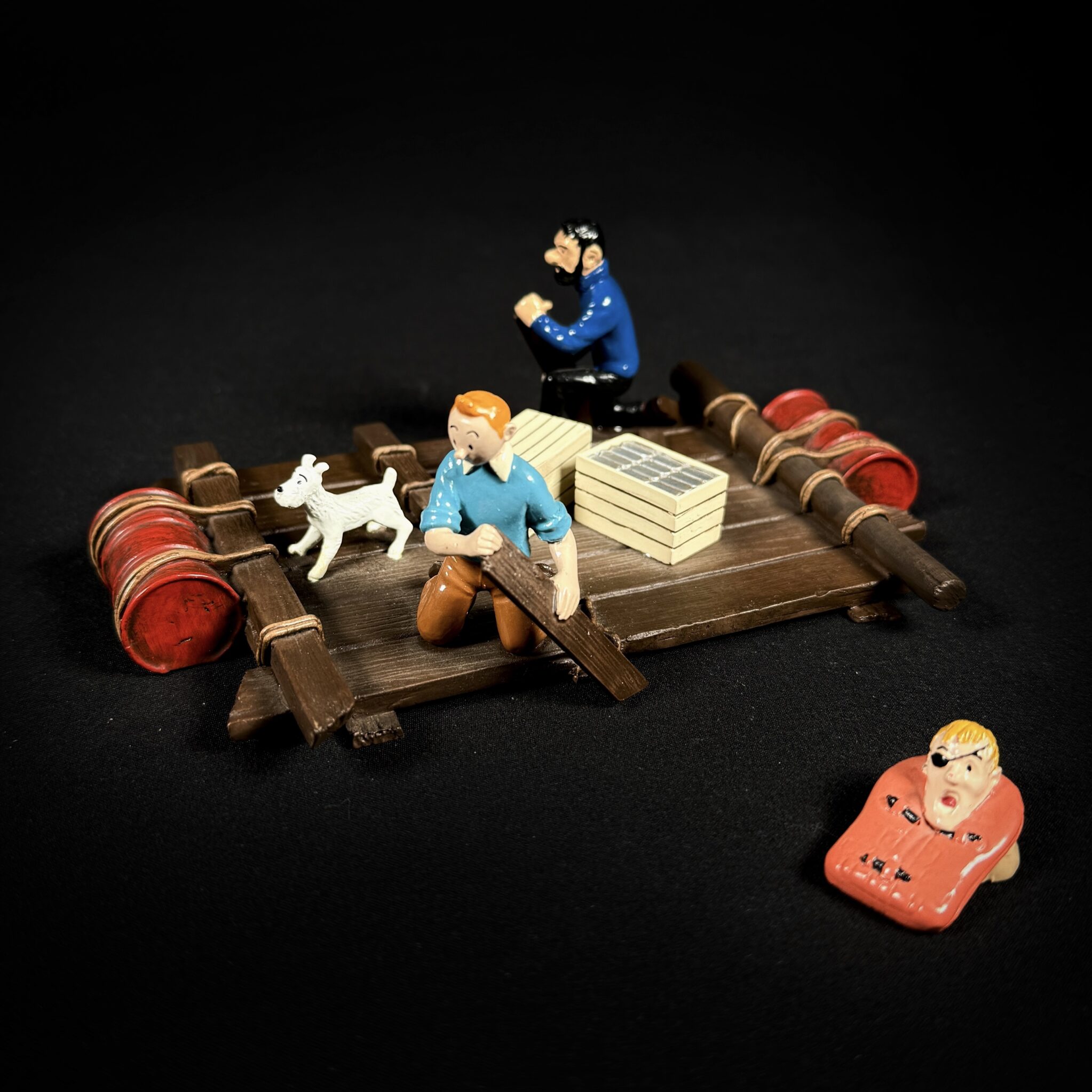 Figurine Family - Tintin radeau coke en stock - pixi