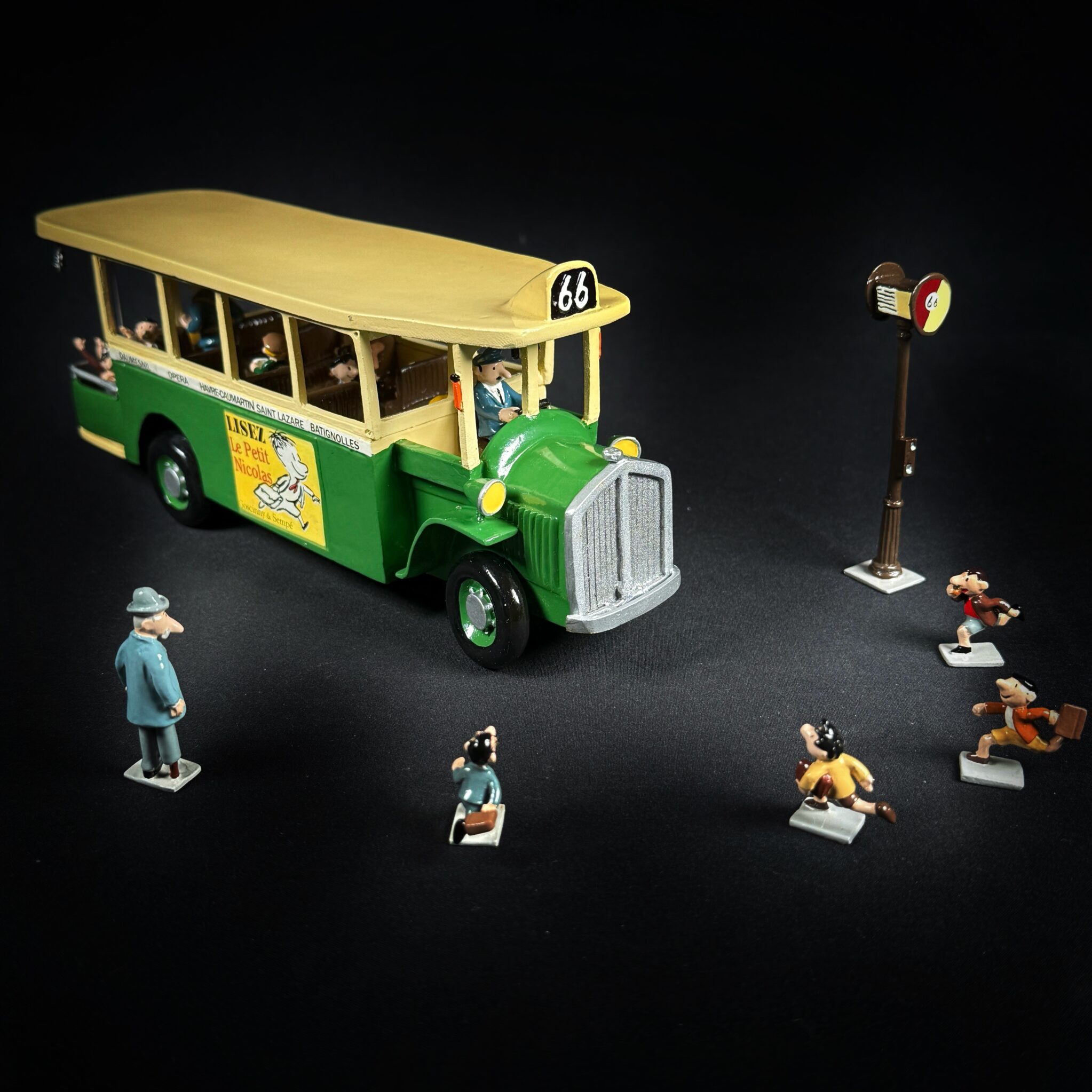 Figurine Family - Bus du petit Nicolas - pixi