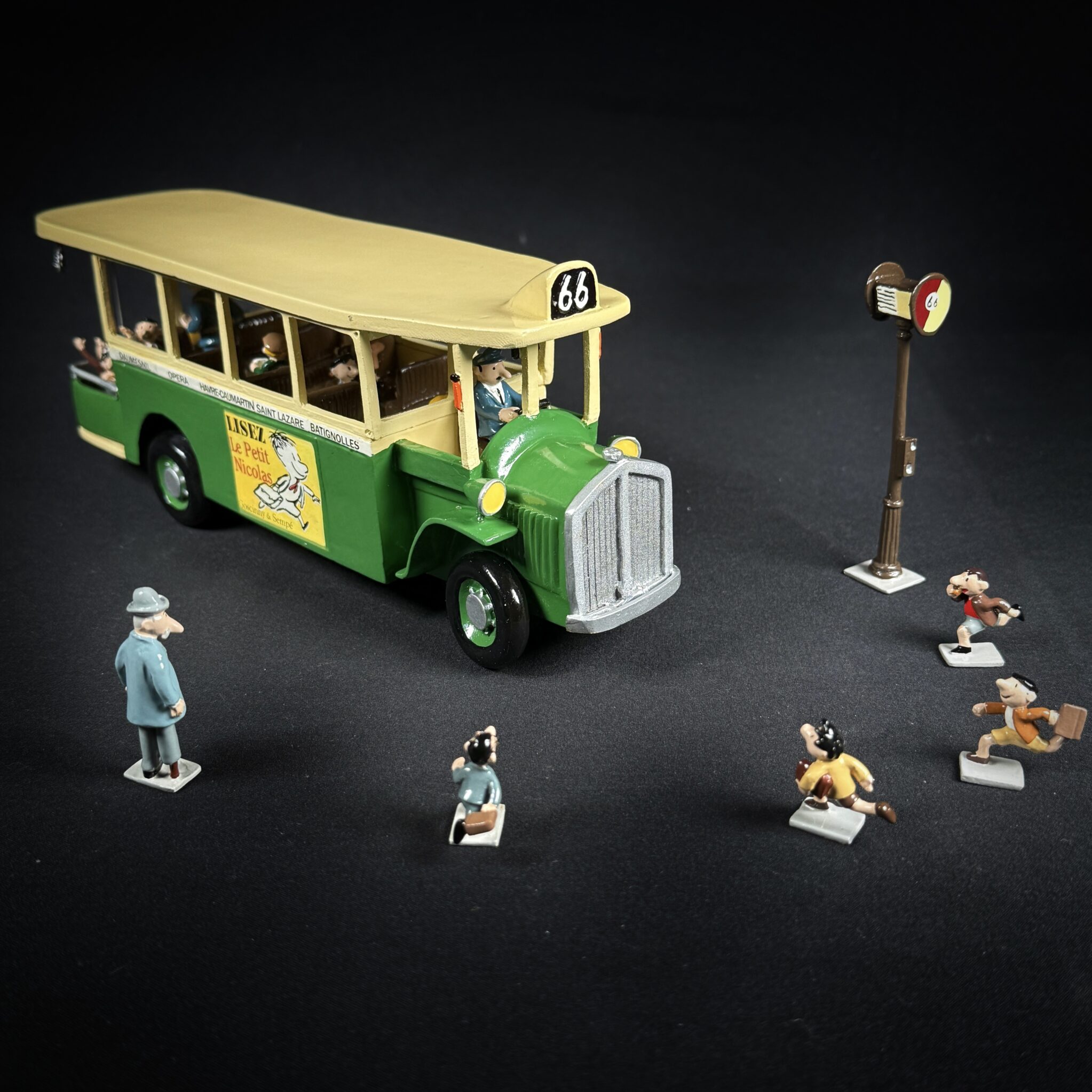 Figurine Family - Bus du petit Nicolas -Pixi