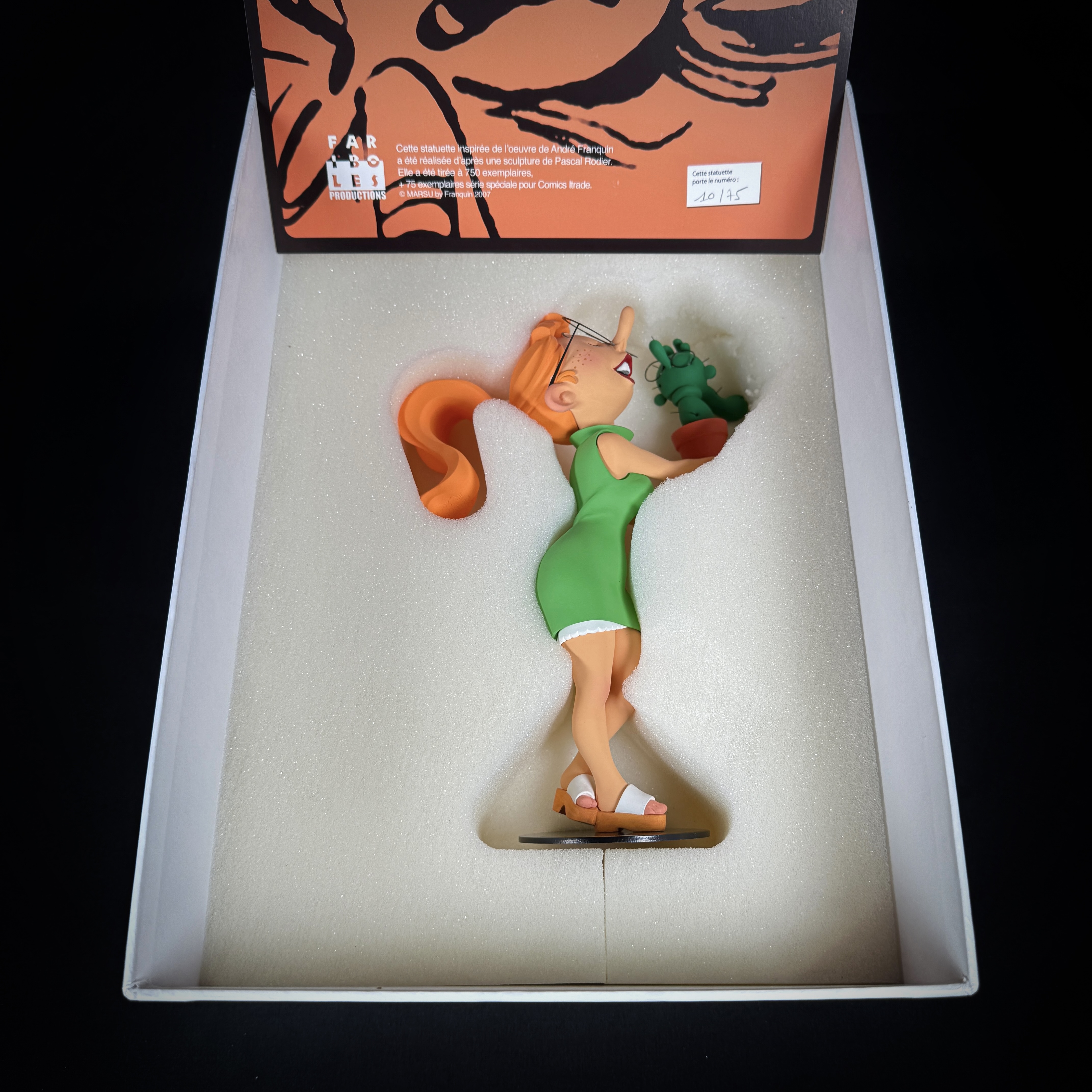 Figurine Family – Mademoiselle Jeanne version spéciale -Fariboles Figurine Family - Mademoiselle Jeanne version spéciale -Fariboles