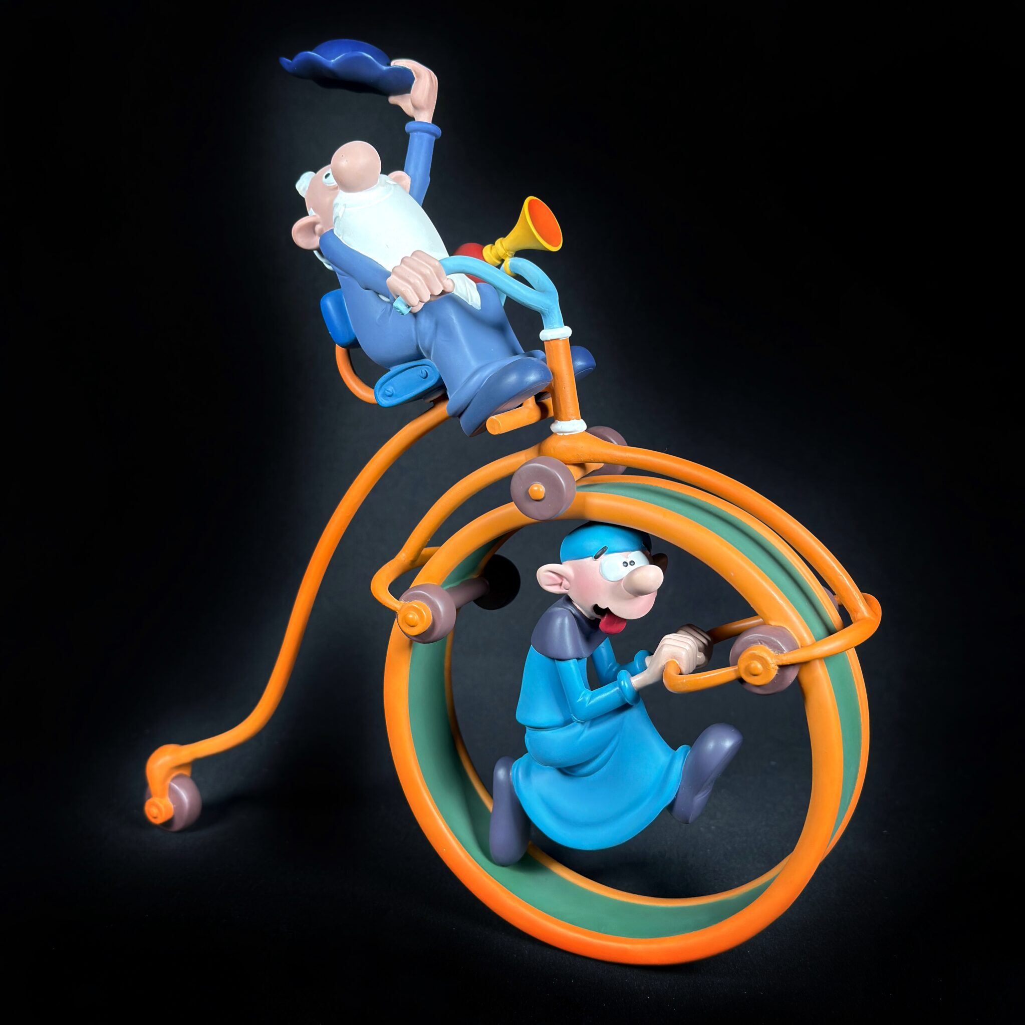 Figurine Family - Leonard et son disciple sur le bicycle - Leblon Delienne