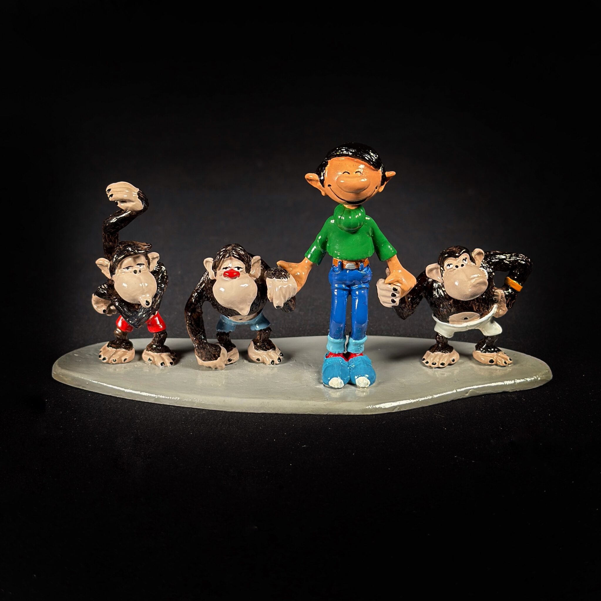 Figurine Family - Gaston et ses 3 chimpanzés - Pixi