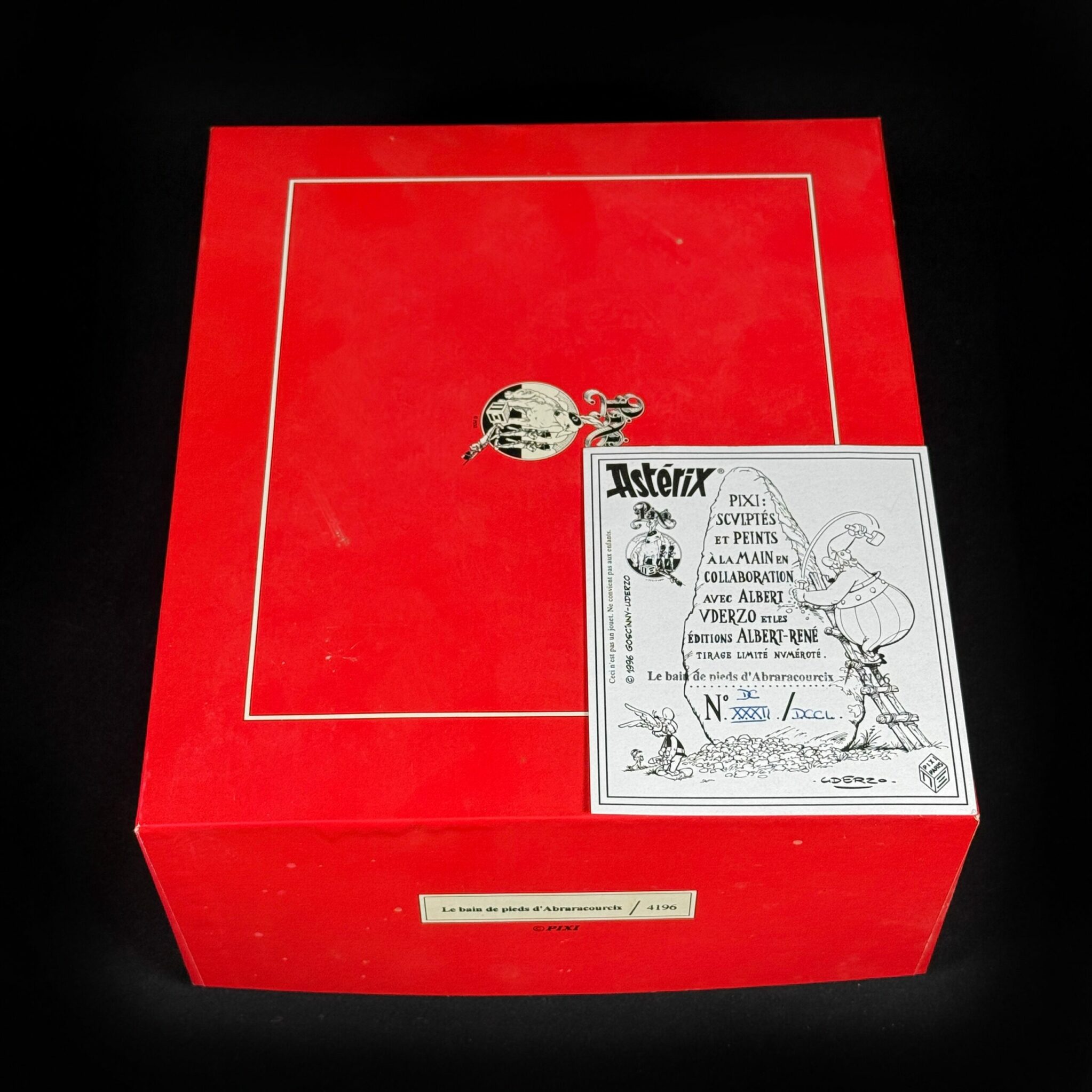 Figurine le bain de pieds d'Abraracourcix pixi - Figurines Family