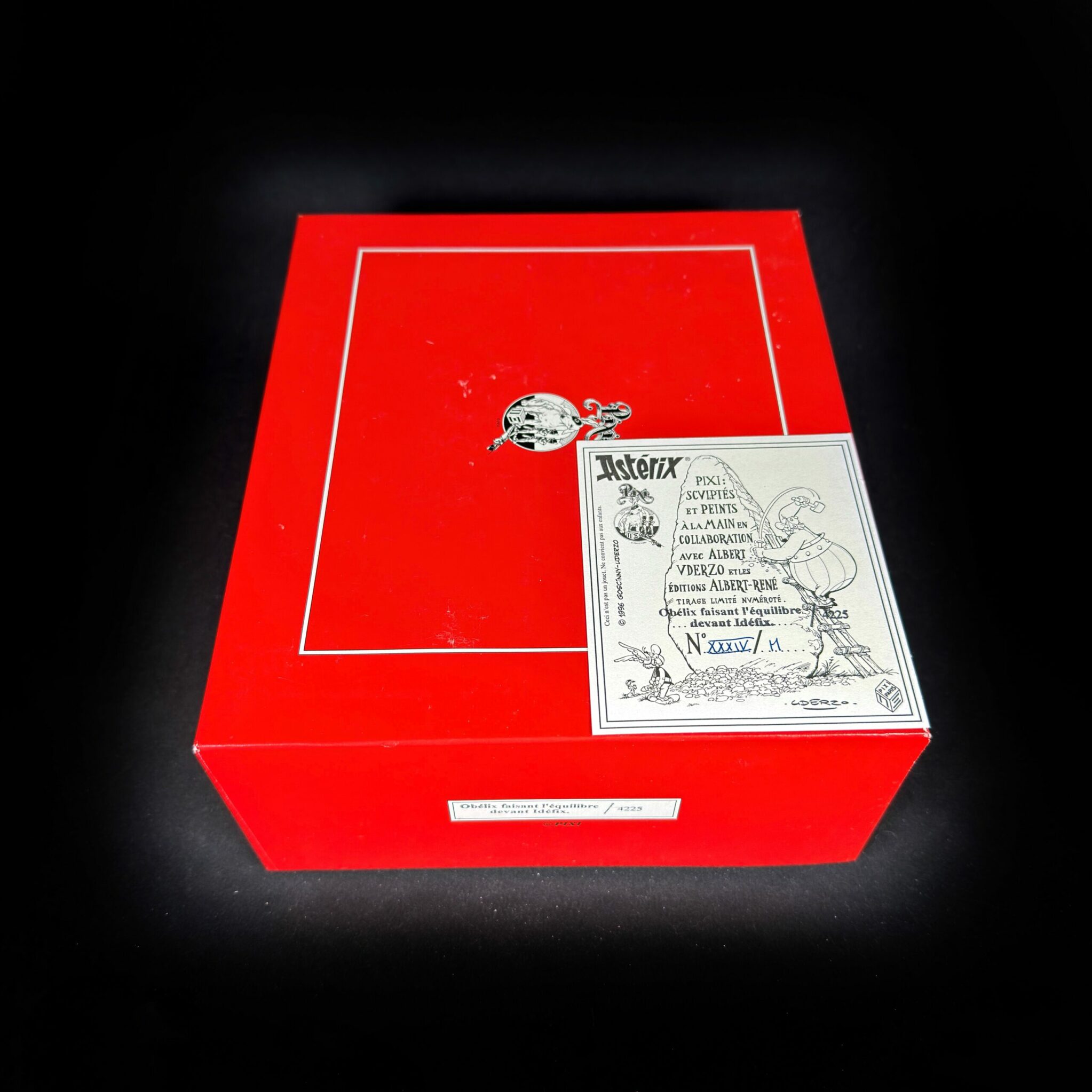 Obélix faisant l’équilibre avec Idéfix – Figurines Family Figurine Obélix pixi