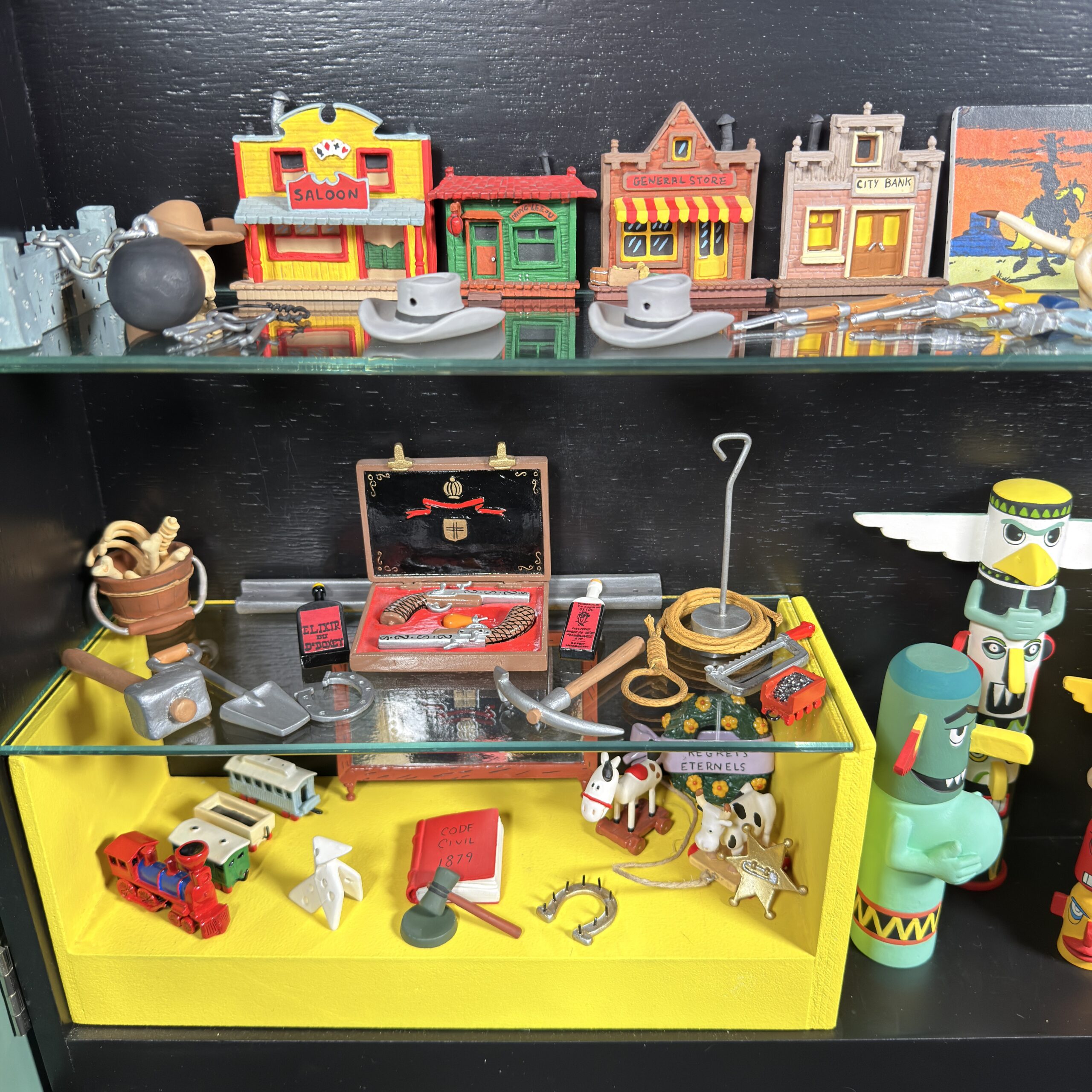 Vitrine complète objets du mythe - Figurine Family